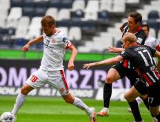 PG平台-斯图加特在场上展现出出色的团队合作